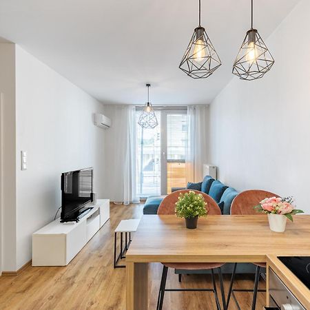 Leo Apartment - Ac & Free Parking Братислава Екстер'єр фото
