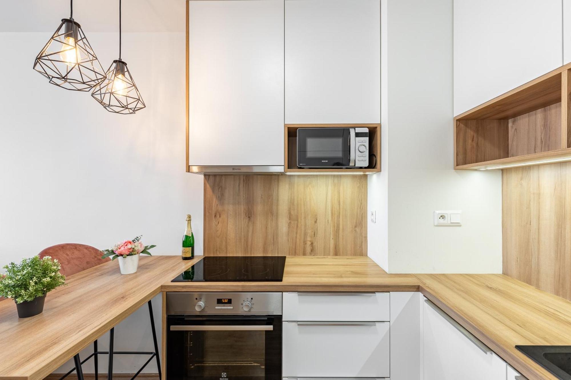 Leo Apartment - Ac & Free Parking Братислава Екстер'єр фото