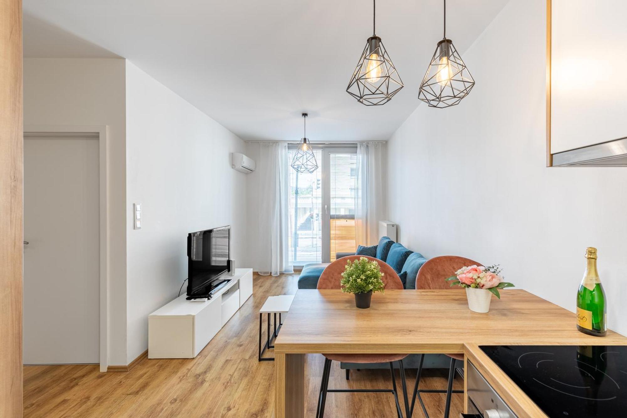 Leo Apartment - Ac & Free Parking Братислава Екстер'єр фото