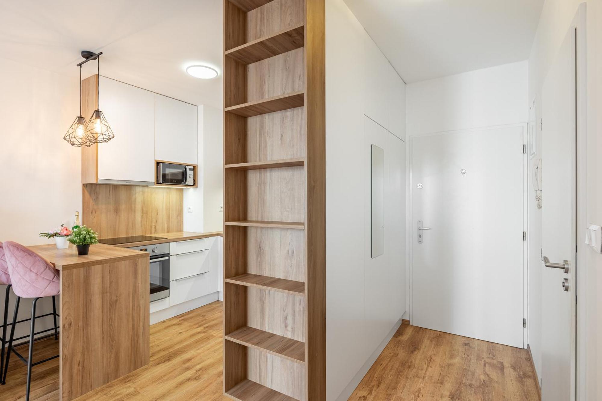 Leo Apartment - Ac & Free Parking Братислава Екстер'єр фото